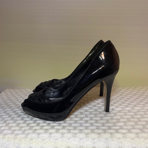 White House / Black Market Black Pumps Size 7.5 - Picture 3 of 3